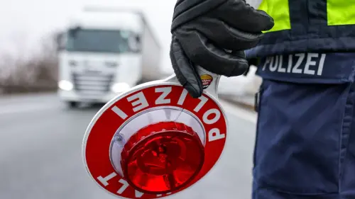 55 Stunden fast ohne Pause: Polizei stoppt Lastwagenfahrer