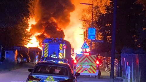 München: Großbrand auf Baustelle in Harlaching - Brandstiftung?