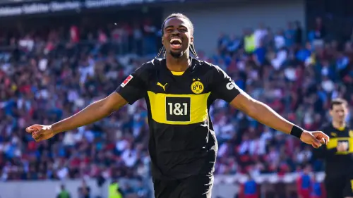 Dortmund mit Glanz, Leverkusen mit Glück