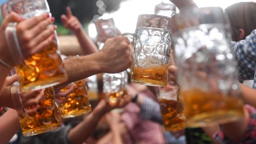 Holetschek: Kein Alkohol in Gaststätten mehr für unter 16-Jährige