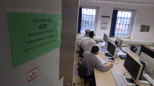 In JVA Würzburg können Straftäter in der Haft studieren
