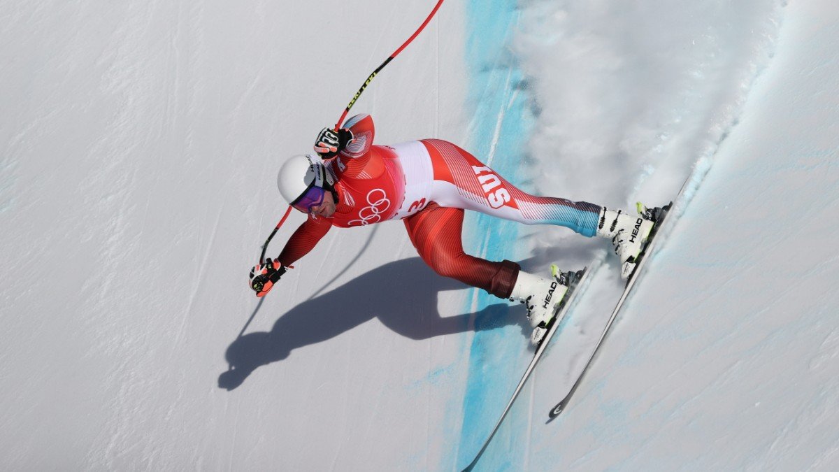 Olympia: Beat Feuz - Knie-Operationen, Fast-Amputation und nun Gold |  Flipboard