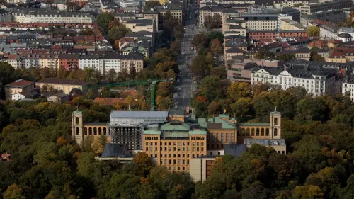 Maximilianeum auf einer Länge von 100 Metern beschmiert