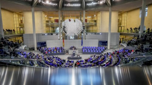 Bundestag zur Impfpflicht:"Lassen Sie uns dem Virus geschlossen die Stirn bieten"