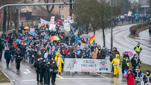 Coronavirus-Newsblog für Bayern:Tausende demonstrieren gegen Corona-Maßnahmen