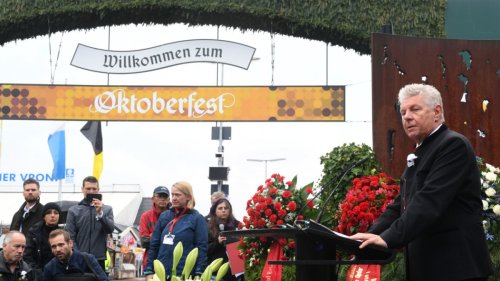 Oktoberfest 2022: Reiter gedenkt des Attentats von 1980