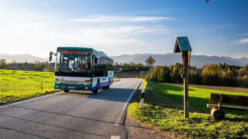 Mit dem Bus die Berge entlang