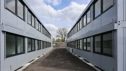 Containeranlage für Geflüchtete eingeweiht