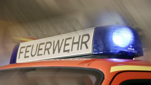 Feldkirchen: Lagerhalle brennt – drei Menschen verletzt