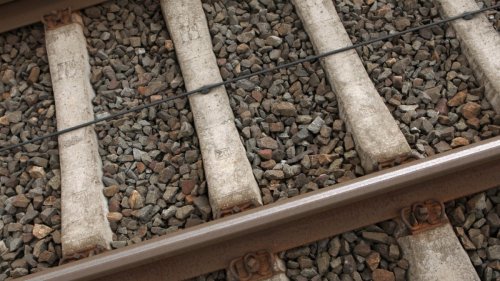 Weiter Einschränkungen: Bahn prüft ihre Gleise noch bis Ende August