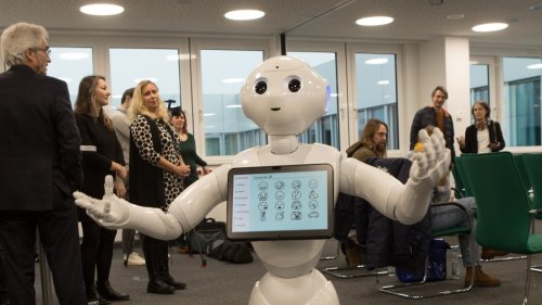 Bayern: Chat GPT und ein Roboter können alles – außer Bairisch