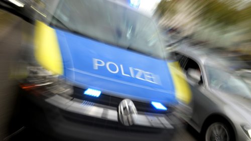Nürnberg: Verkehrskontrolle eskaliert - Mann fährt mit Auto auf Polizisten zu