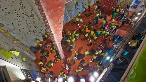 Absturz in der Kletterhalle