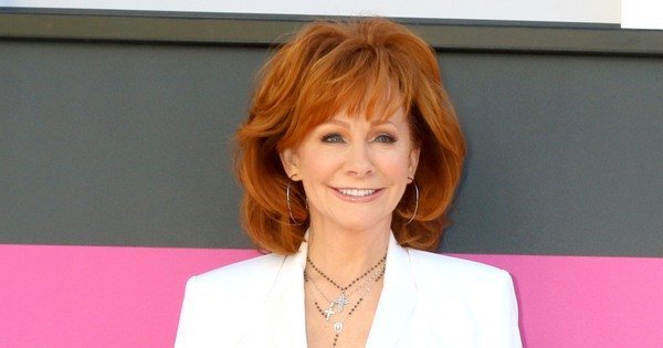 Reba McEntire Getting Called Out For Excess Plastic Surgery By Boyfriend Rex Linn?