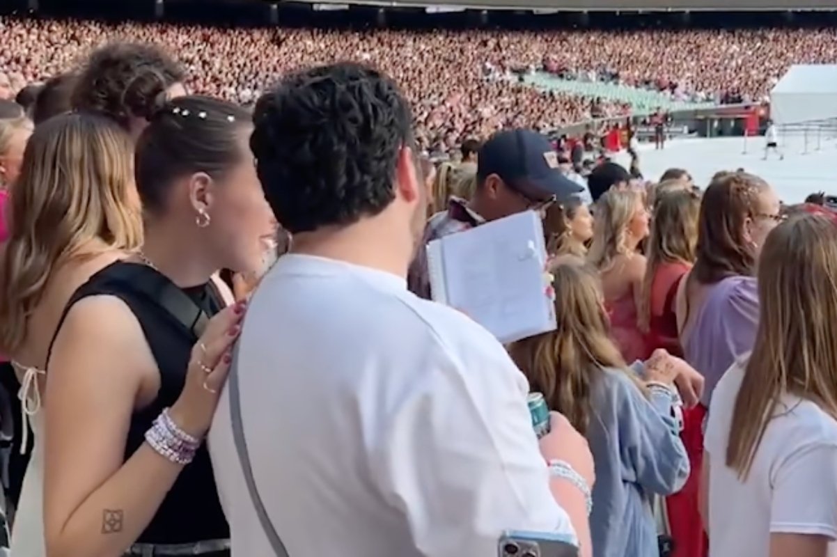 Taylor Swift Fans Bring Laminated Lyric Sheets to Eras Tour in Hilarious Video
