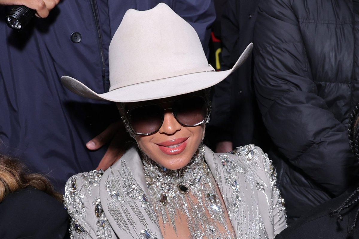 Beyoncé Makes History With Country Chart Debut 'Texas Hold 'Em'