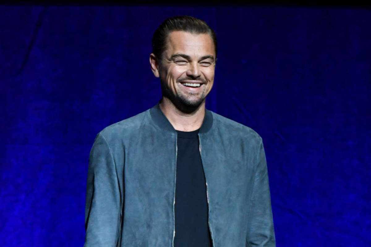 Leonardo Dicaprio Hilariously Helps Drunk Party Guest in Hamptons