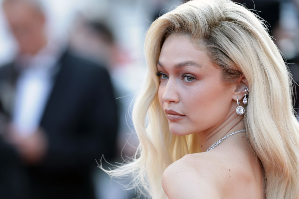 Gigi Hadid's Victoria's Secret campaign is breaking the internet, & more news