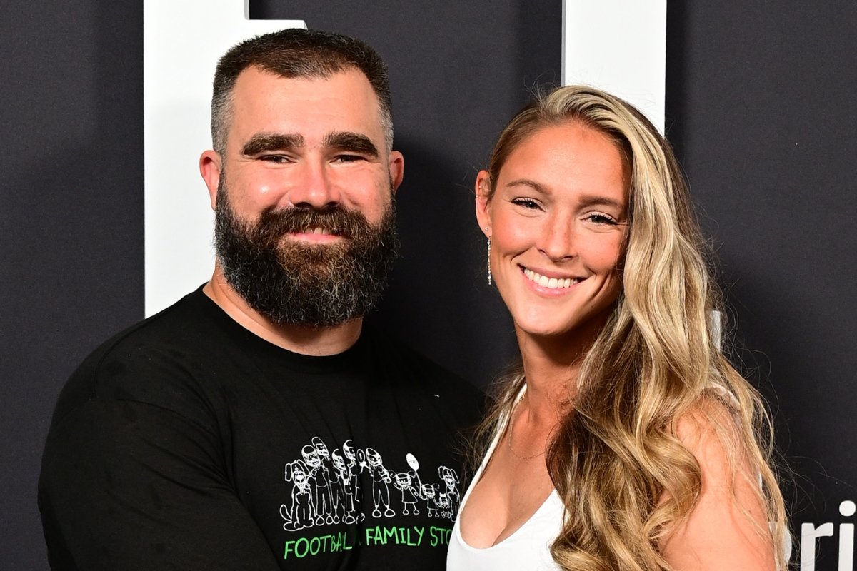 Jason Kelce, Eagles Teammates Recall Disastrous First Date With Wife Kylie