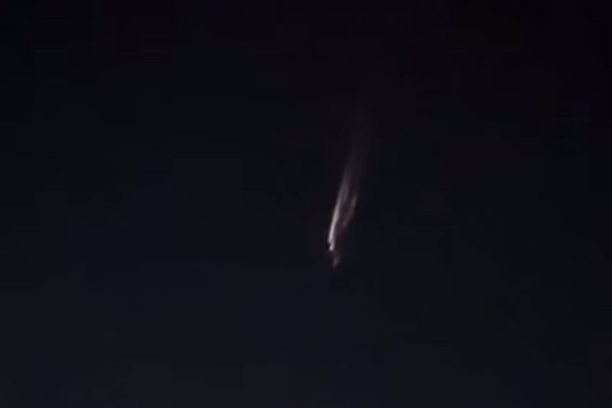 Glowing Meteorite Shoots Across California Sky in Crazy Video