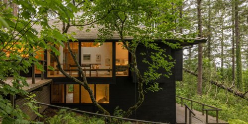 Inside a Mid-Century Home with an ‘East Meets Pacific Northwest’ Minimalist Aesthetic