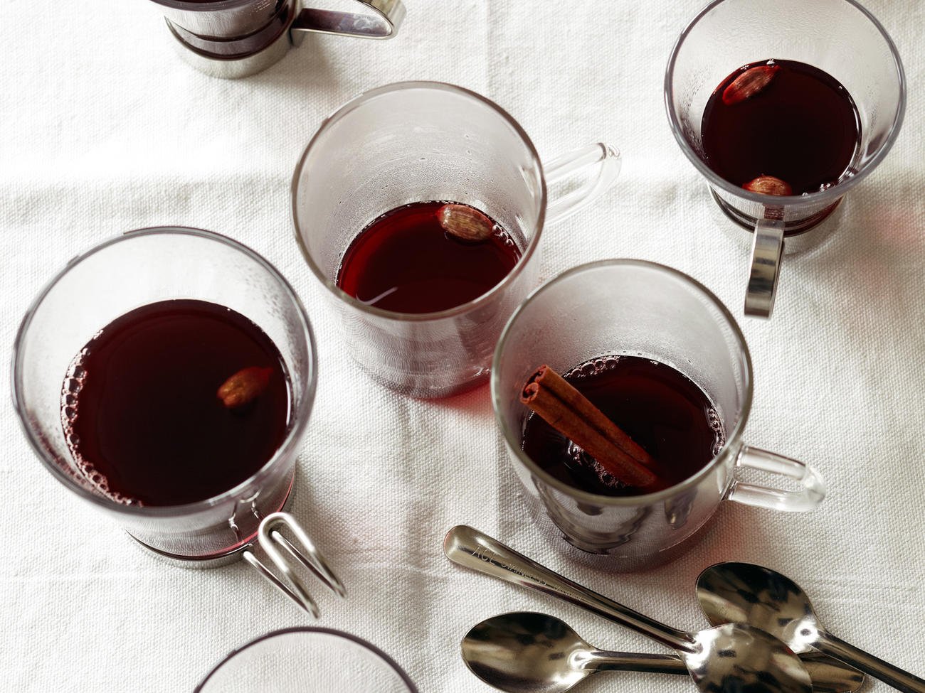 Mulled Pomegranate and Red Wine Punch