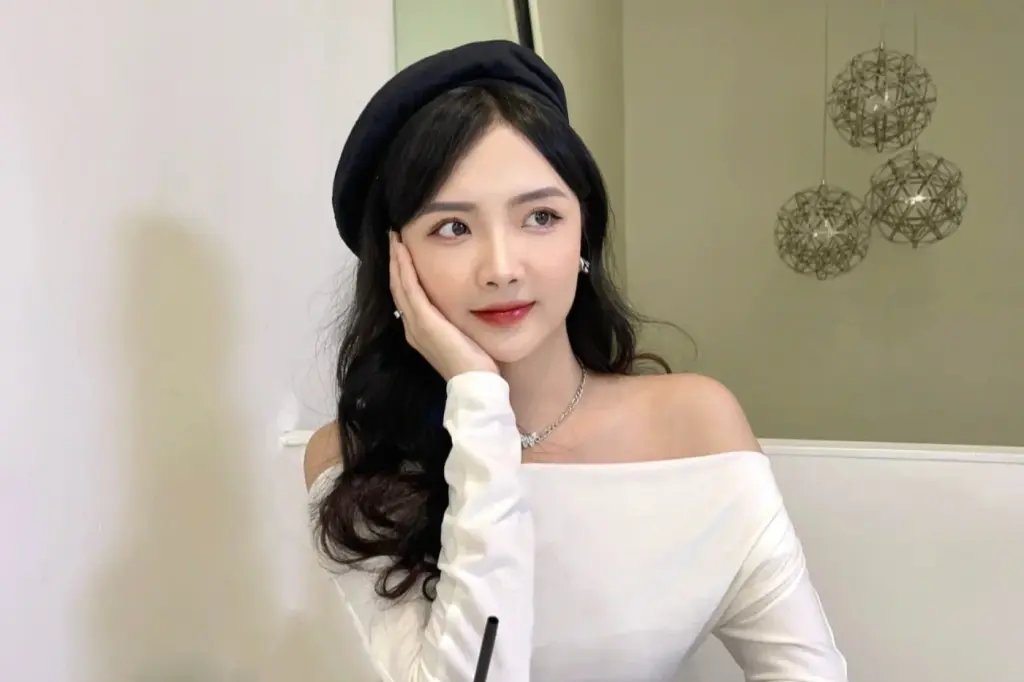 CEO Nguyễn Yến Phương Trâm
 - cover