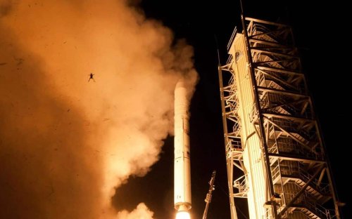 Intruder captured on NASA camera during rocket launch
