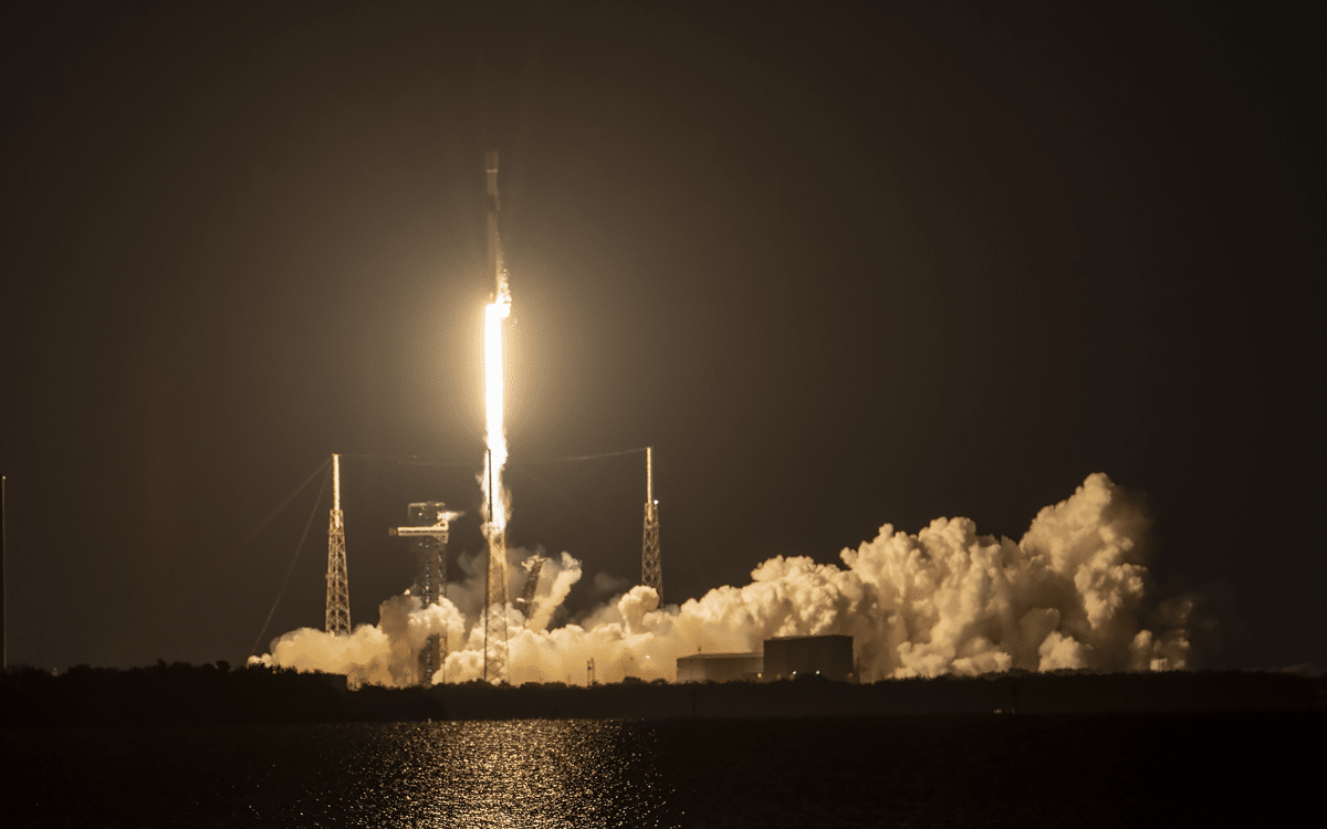 Watch SpaceX Falcon 9's amazing liftoff