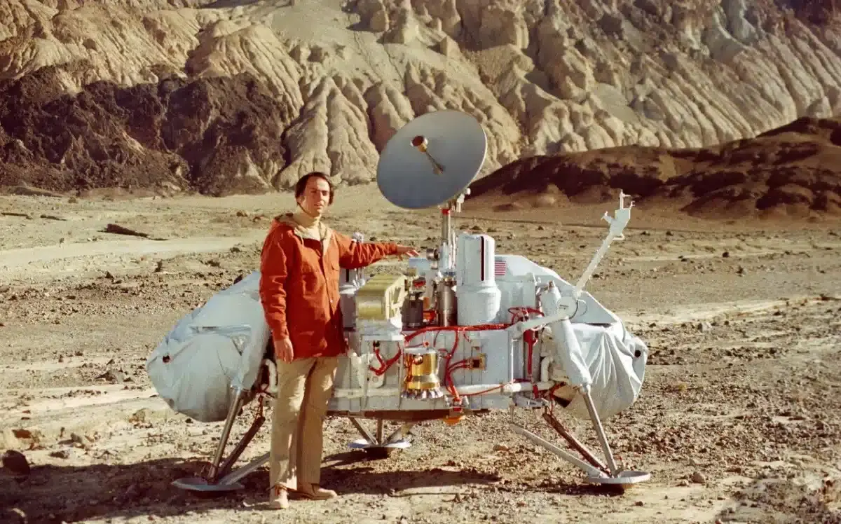Astronomer left cryptic message for life on Mars