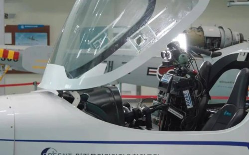 Humanoid robot that can pilot a plane using AI technology