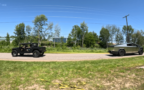 Man solves electric vs. diesel battle with Tesla Cybertruck and Humvee tug of war