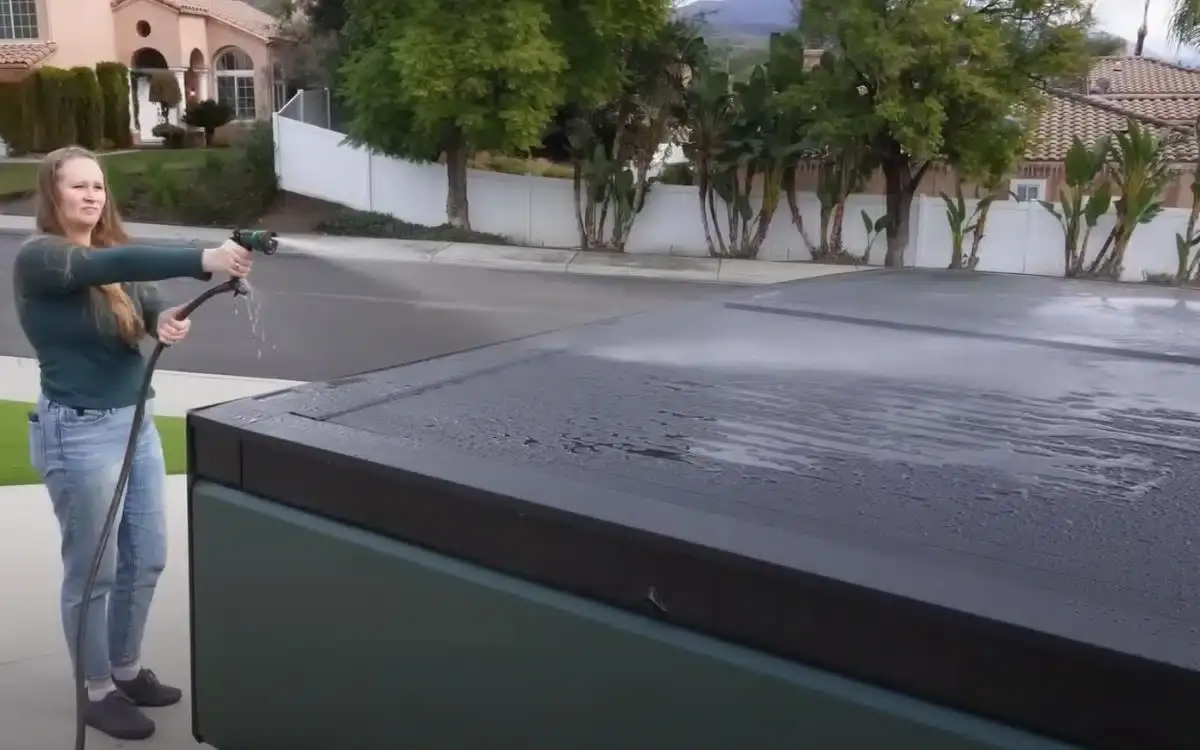 Owner tests if Cybertruck's tonneau cover is waterproof