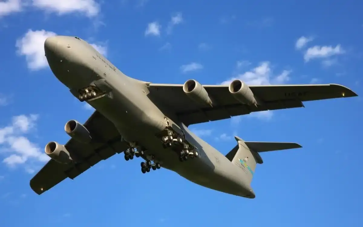Lockheed C-5 Galaxy is so huge that its take-off looks like you're watching it in slow-motion