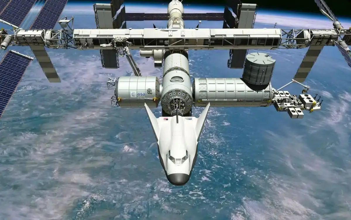 NASA Dream Chaser takes off like a rocket but lands softly