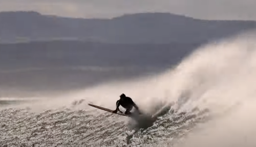 How Does He Do It? Finless Surfing At Pumping Jeffrey's Bay