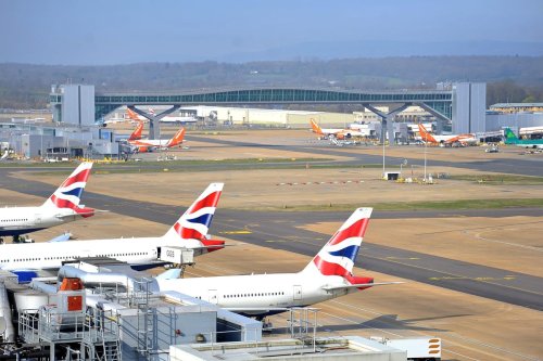 Delays and cancellations at London Gatwick today - Friday, May 16