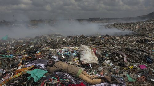 Le désastre environnemental du circuit de la fripe