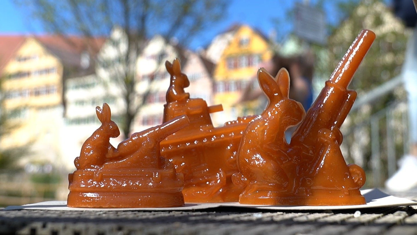 Osterhasen auf Panzern: Bäckerei sorgt mit Kriegsmotiven für Aufregung