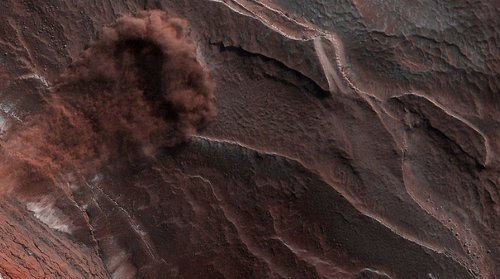 Avalanche! NASA's Mars Orbiter records a radical 1,640-foot Red Planet rockslide