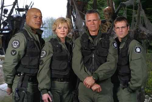 Richard Dean Anderson returns as 'Stargate SG-1' cast reunites to read AI-written script