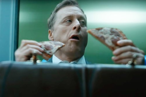 Harry Loves Pizza on Resident Alien — But Turns Out Alan Tudyk Is Actually Allergic to It