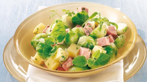 Rosenkohl-Käse-Salat: Lecker und einfach zubereitet | Low-Carb-Rezept