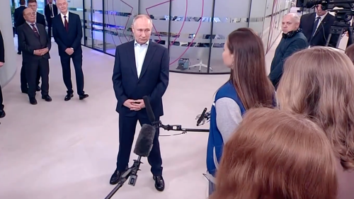 Gerüchte über Putins Schuhe: Trägt er etwa doch hohe Absätze?