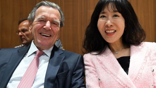 Gerhard Schröder: Altkanzler zeigt sich nach Burnout wieder öffentlich