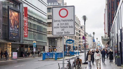 Berlin-Mitte: Friedrichstraße wieder zum Teil für Autos und Radfahrer gesperrt