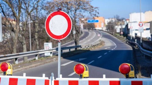 Berlin: Verkehr über eine Fahrspur auf A100 in Richtung Norden läuft