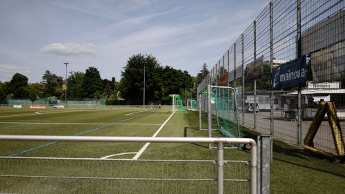 Schlägerei in Frankfurt: Jugendlicher nach Fußballspiel schwer verletzt