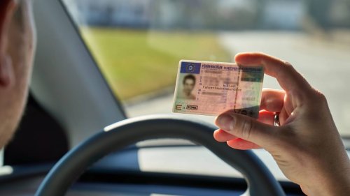 Aachen: Fahrer gibt zweimal falsche Personalien bei Verkehrskontrolle an