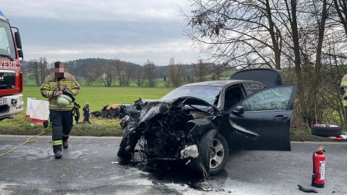 Frontalcrash bei Fürth: Eine Tote, zwei Schwerverletzte